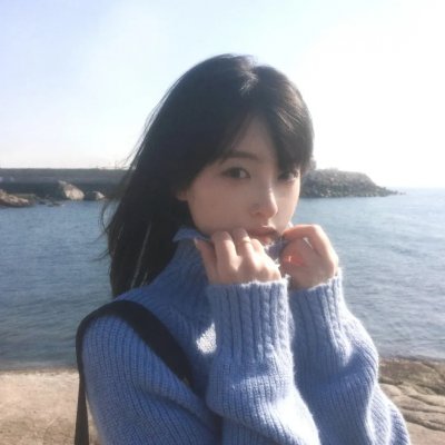 当她换上泳衣